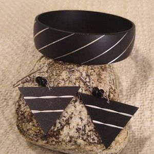 Vintage Etched Metal Black and Silver Bracelet and Earrings Set
